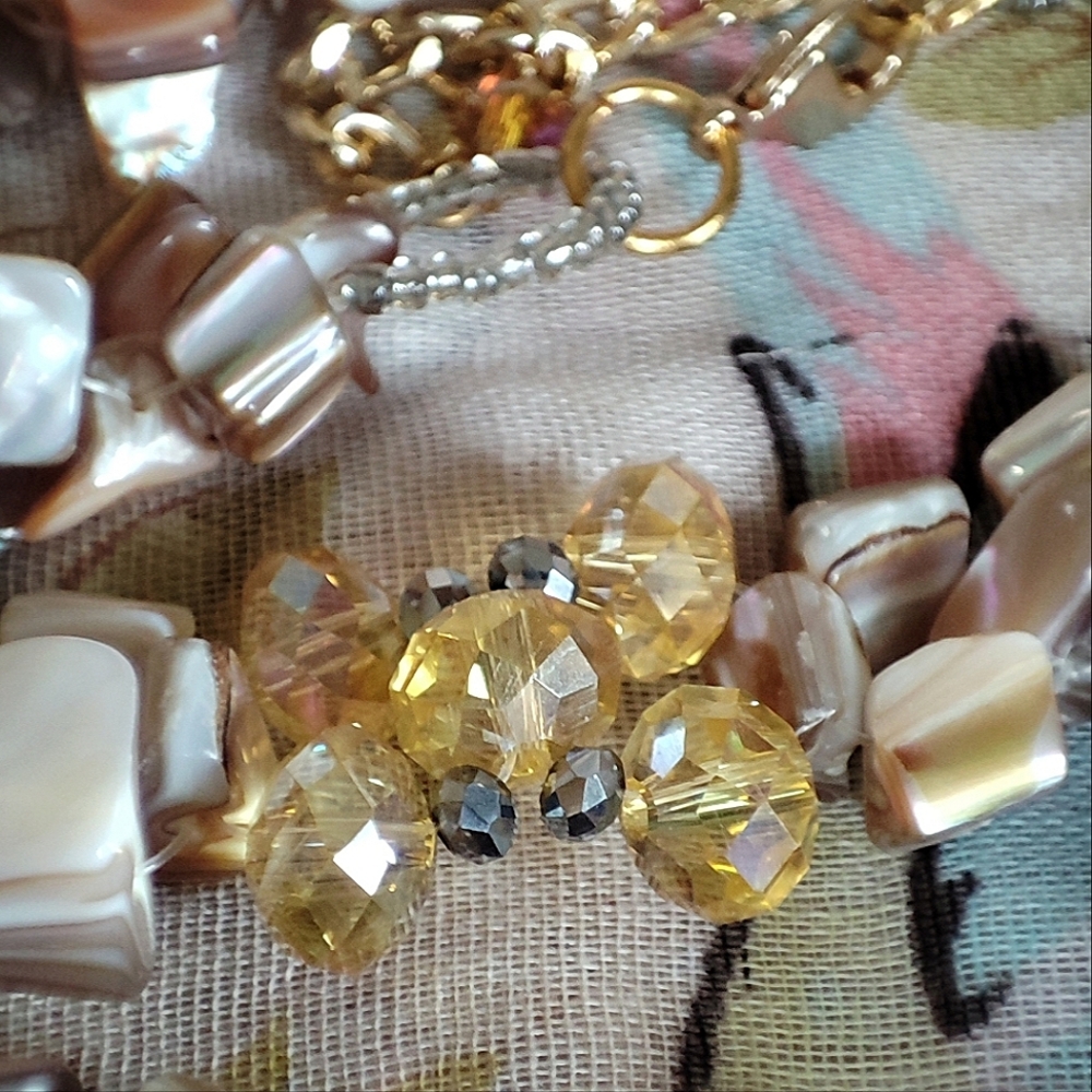 Mother of Pearl Seashell Sea Shell Extra Long Canary AB Beads Vintage Necklace - Picture 8 of 15